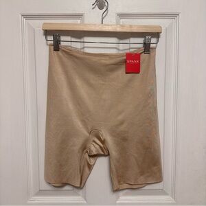 SPANX Simplicity Mid-Thigh Shaper Short Nude NWT Size Large